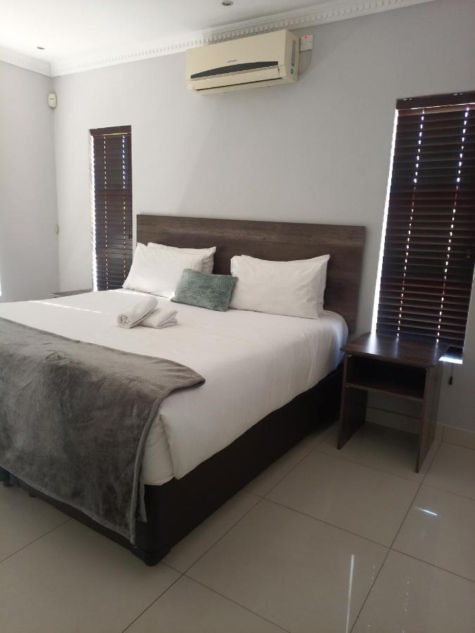Villa Olive Exclusive à Gaborone Extérieur photo