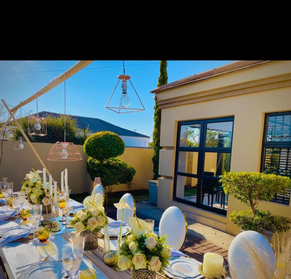 Villa Olive Exclusive à Gaborone Extérieur photo